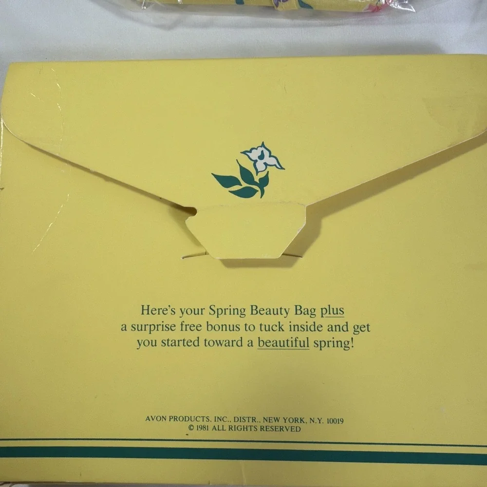 Avon Spring Beauty Bag Yellow Floral VINTAGE 1981 NEW In BOX Sealed VTG Perfect